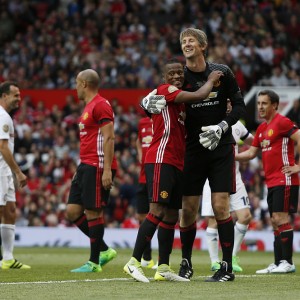  传奇射手托尼现场观战,维罗纳为其举行纪念仪式