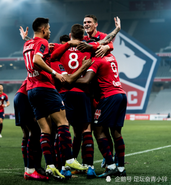  尼姆主场球迷助威声震天，法甲保级球队逆境扳平比分